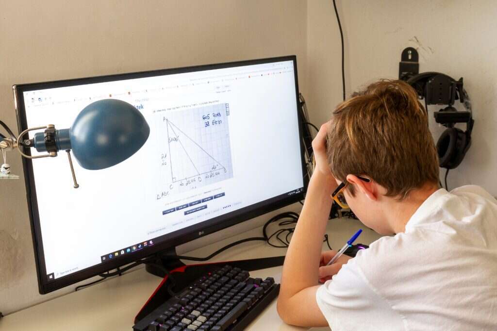 למידה מרחוק. | שאטרסטוק