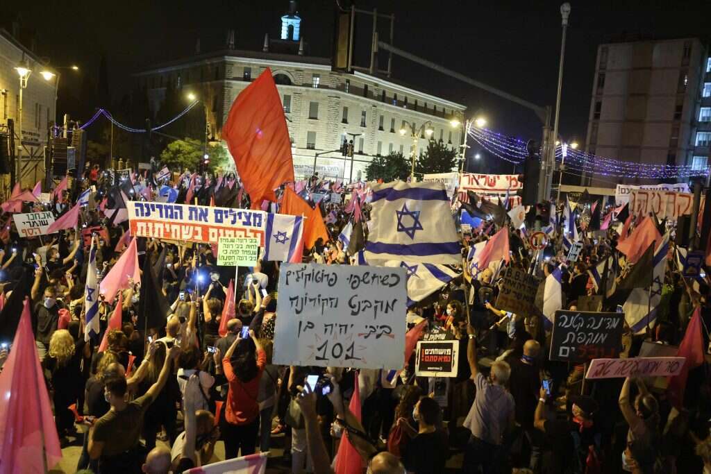לא מבין את ההתקהלויות. מפגינים נגד ראש הממשלה. | AFP