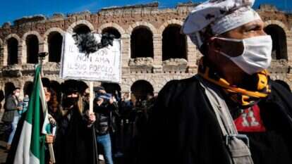 בעלי מסעדות וברים באיטליה במחאה על הסגר, השבוע. | EPA