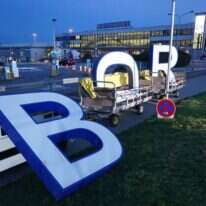 אותיות השילוט הישנות של טרמינל נמל התעופה שנפלד בברלין. | שון גאלופ, גטי אימג'ס