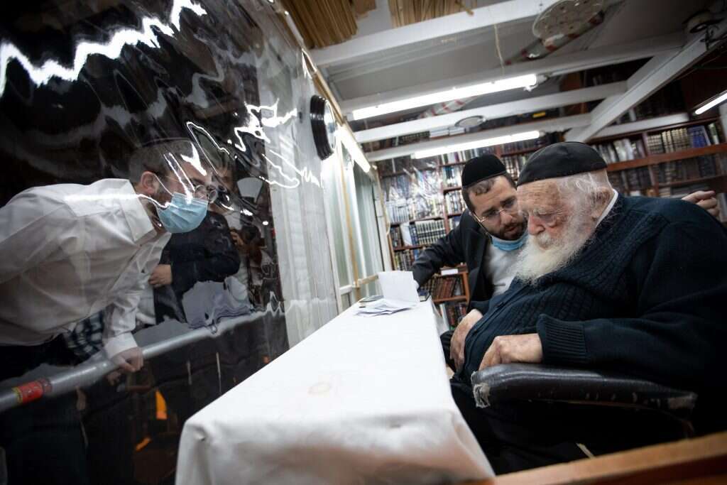 הרב קנייבסקי. | אהרון קרוהן, פלאש 90 הרב קנייבסקי. | אהרון קרוהן, פלאש 90