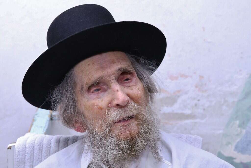 "הוא הרֶבֶּה שלי". הרב אהרן יהודה לייב שטיינמן. | יעקב כהן, פלאש 90 "הוא הרֶבֶּה שלי". הרב אהרן יהודה לייב שטיינמן. | יעקב כהן, פלאש 90