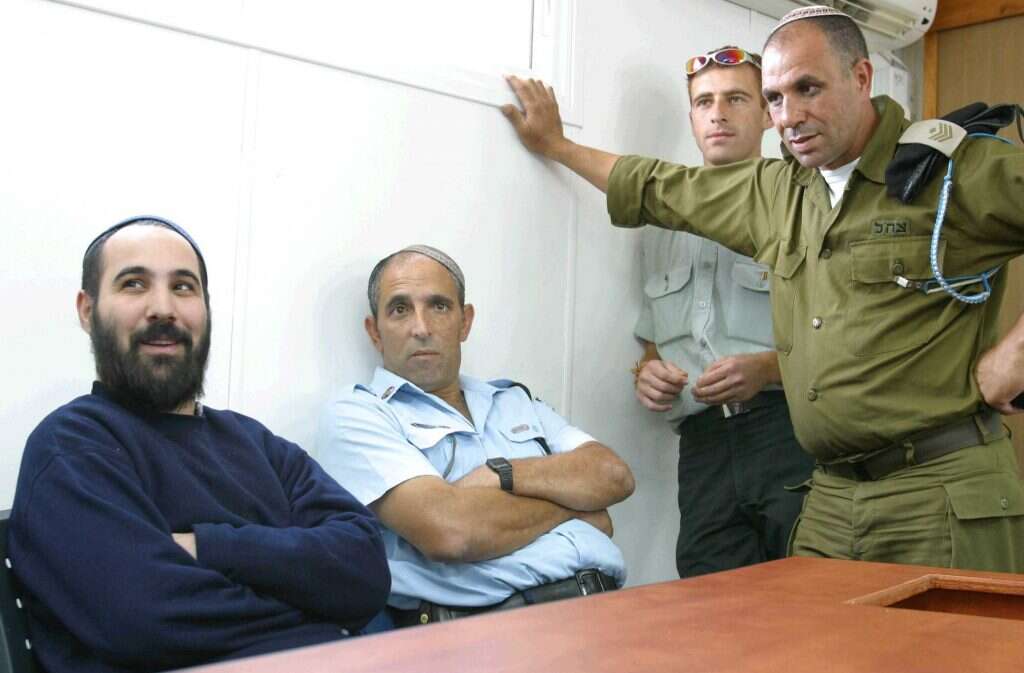 "בנעוריי עשיתי דברים חמורים. זה עזר במשהו? קידם את המציאות? לא יודע". איציק פס במעצר לאחר שנתפס עם לבנות חבלה. | מרים צחי "בנעוריי עשיתי דברים חמורים. זה עזר במשהו? קידם את המציאות? לא יודע". איציק פס במעצר לאחר שנתפס עם לבנות חבלה. | מרים צחי