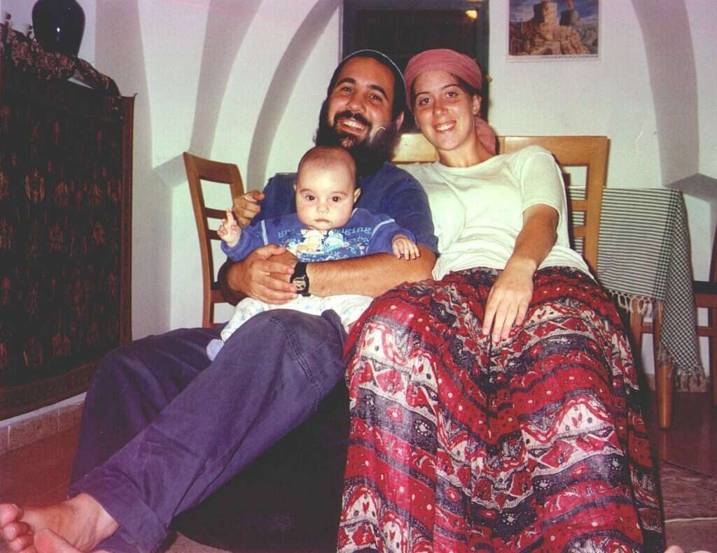 "בקושי התחלנו אז את החיים". איציק ואוריה עם שלהבת ז"ל. | גטי אימג'ס "בקושי התחלנו אז את החיים". איציק ואוריה עם שלהבת ז"ל. | גטי אימג'ס