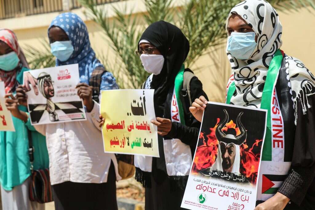 "יש ערבים שלא מקבלים את ישראל, אבל מבינים שיהודים חיו פה אלפי שנים". מחאה בסודן נגד ההסכם בין ישראל לאיחוד האמירויות. | גטי אימג'ס