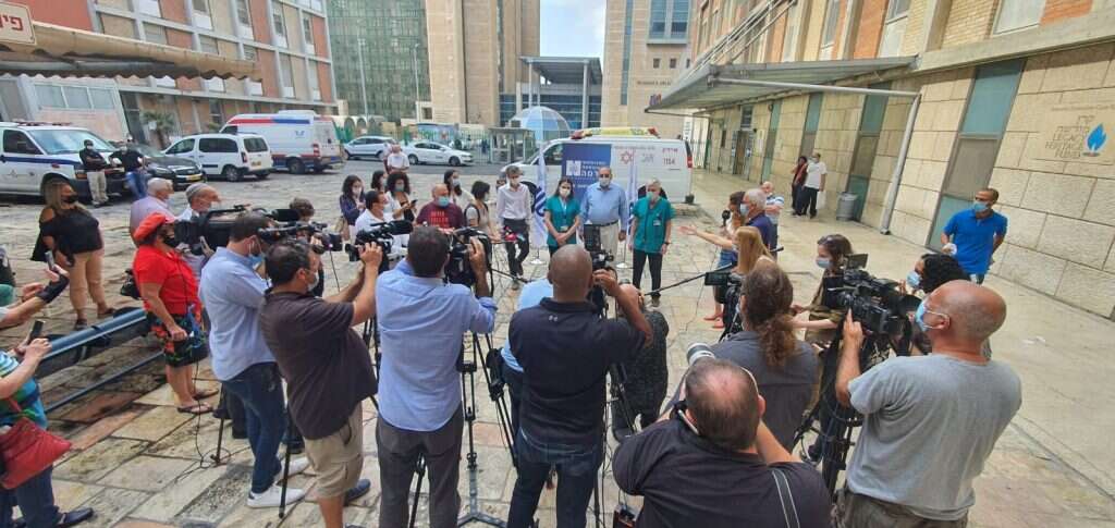 הצהרת הצוות המוביל מחוץ לבית החולים הדסה. | אבי חיון הצהרת הצוות המוביל מחוץ לבית החולים הדסה. | אבי חיון