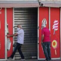 חוזרים לעבודה. | EPA