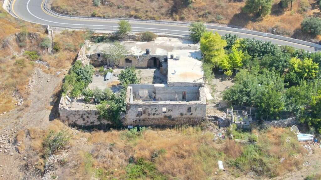 צילומי רחפן של חאן א-לובן לאחר ההריסה. | תנועת רגבים