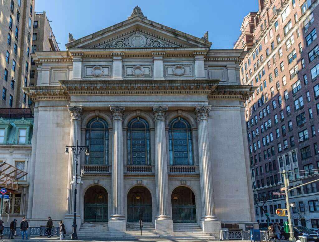 בית הכנסת "שארית ישראל" של היהודים הספרדים והפורטוגזים בניו־יורק. | שאטרסטוק