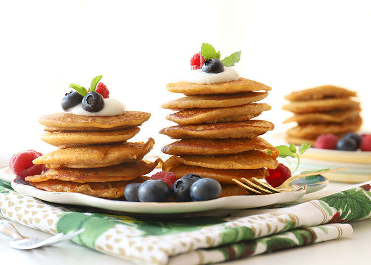 פנקייקס כוסמת בטטה טבעוניים, ללא גלוטן וללא מוצרי חלב. | אפרת ליכטנשטט