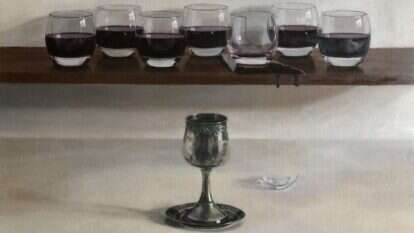 חני כהן זדה, "כוס ברכה", שמן על בד מוצמד ללוח עץ, 2019 . הציור מוצג כעת בלשכת ראש עיריית ירושלים