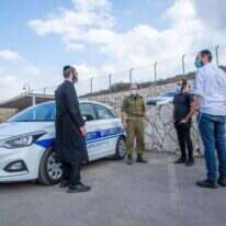 סא"ל אלגד עם מתנדבי היקל"ר בביתר־עילית. | יוסי אלוני