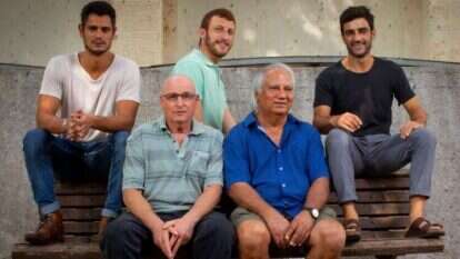 שחקני שעת נעילה עם ותיקי מלחמת יום הכיפורים. | אריק סולטן