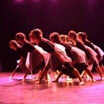 גם שיעורי הריקוד עברו לזום. בנות מגמת מחול באולפנת בני עקיבא "שירת הים"