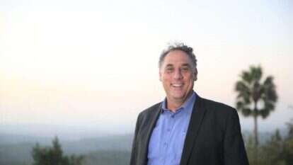 אלחנן גלט. | מרים צחי