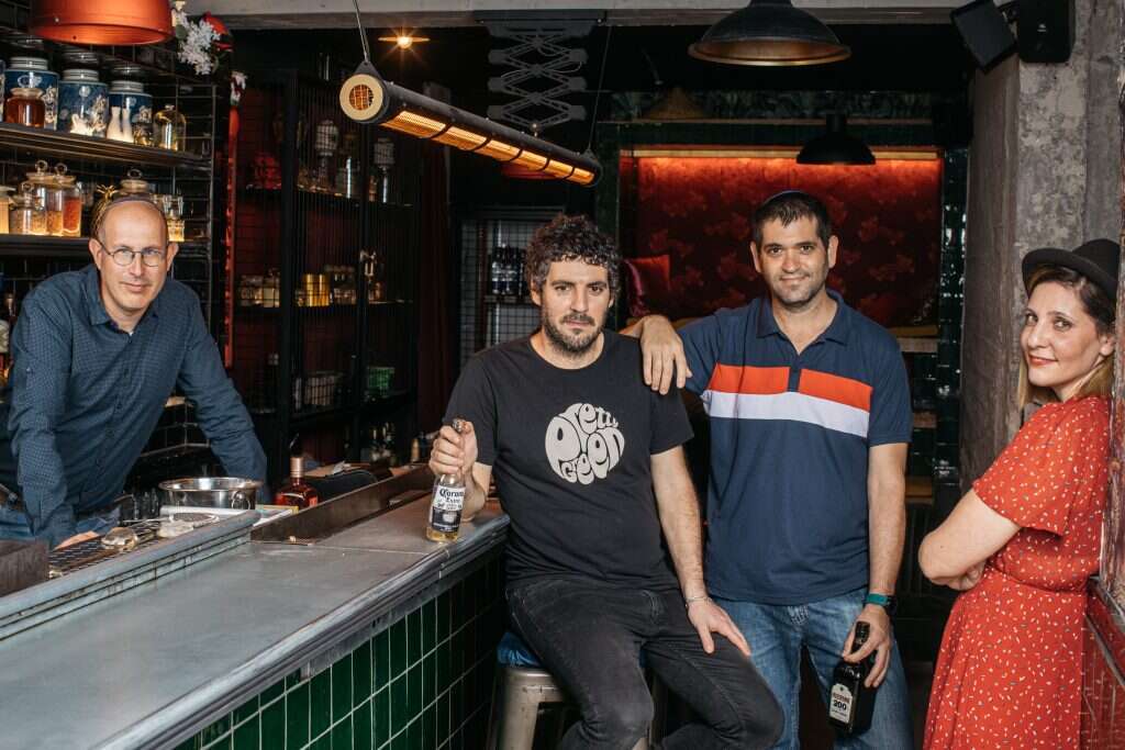 אביטל אינדיג והמייסדים. | אבישג שאר-ישוב