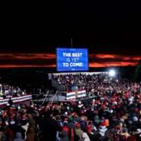 טראמפ בעצרת תמיכה בשדה התעופה של מישיגן, לפני כשבועיים. | AFP