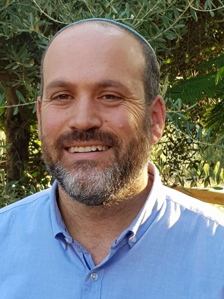 הרב אפרים זיק. | חנני זיק