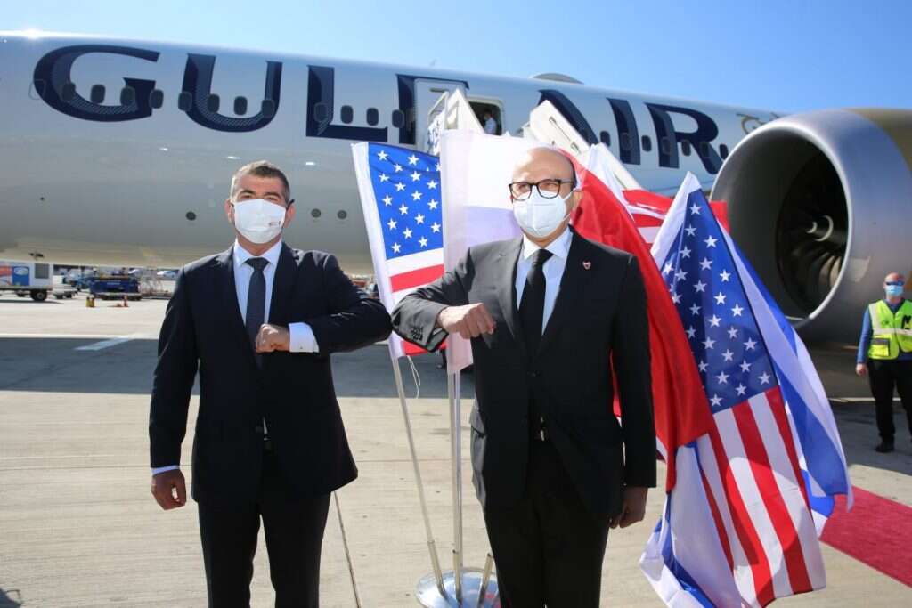 נחיתת המשלחת הבחריינית בישראל. | תמונות מירי שמעונוביץ, משרד החוץ