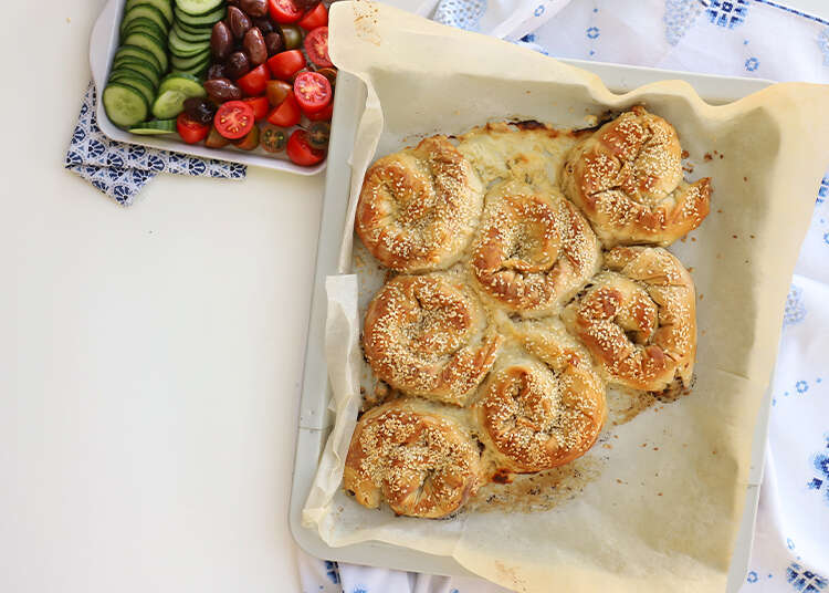 שבלולי פילו עם גבינות וזיתים. | אפרת ליכטנשטט שבלולי פילו עם גבינות וזיתים. | אפרת ליכטנשטט