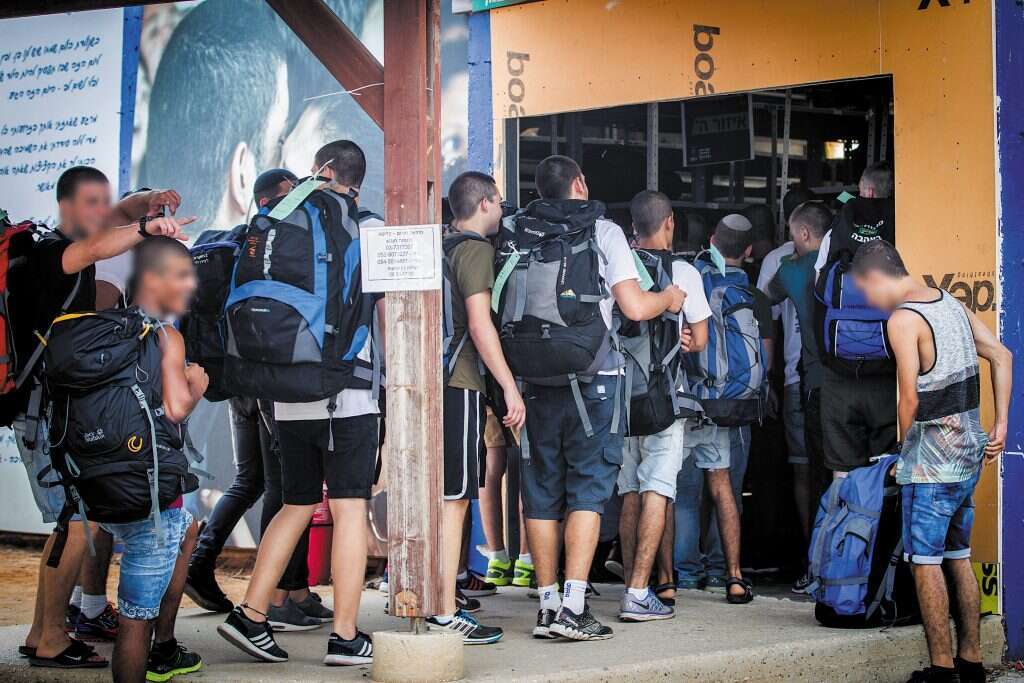 לשכת הגיוס בתל־השומר | מרים אלסטר, פלאש 90