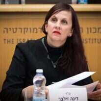 זילבר בדיון במכון הישראלי לדמוקרטיה, 2018. | יונתן זינדל, פלאש 90