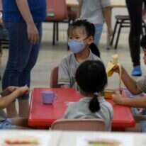 ילדים משחקים בבית ספר בסינגפור, יוני 2020. | AFP