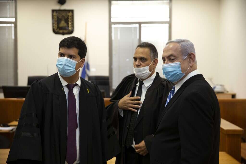 "אף אחד חוץ ממנו לא יכול לעמוד במסכת הלחצים שהוא עבר". פתיחת משפטו של נתניהו. | עמית שאבי