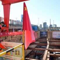 פועל מטעם חברה סינית להקמת הרכבת הקלה בתל־אביב. | גדעון מרקוביץ'