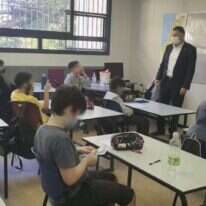 אדלשטיין, אש ואלרעי-פרייס בביקור באחת הכיתות. | יאיר קראוס