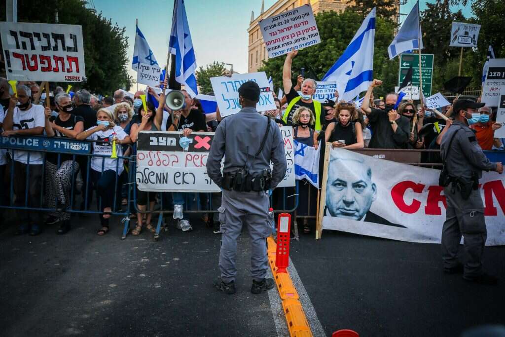 המחאה בבלפור. | אורן בן חקון