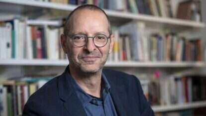 פרופ' אמיר אשל. | לינדה סיסרו