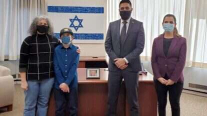 שרה ודילן פלדברג, קונסול ישראל באוטווה אורלי ארליך ואוהד נקש קינר, הממונה הזמני והציר בשגרירות ישראל באוטווה. | משרד החוץ