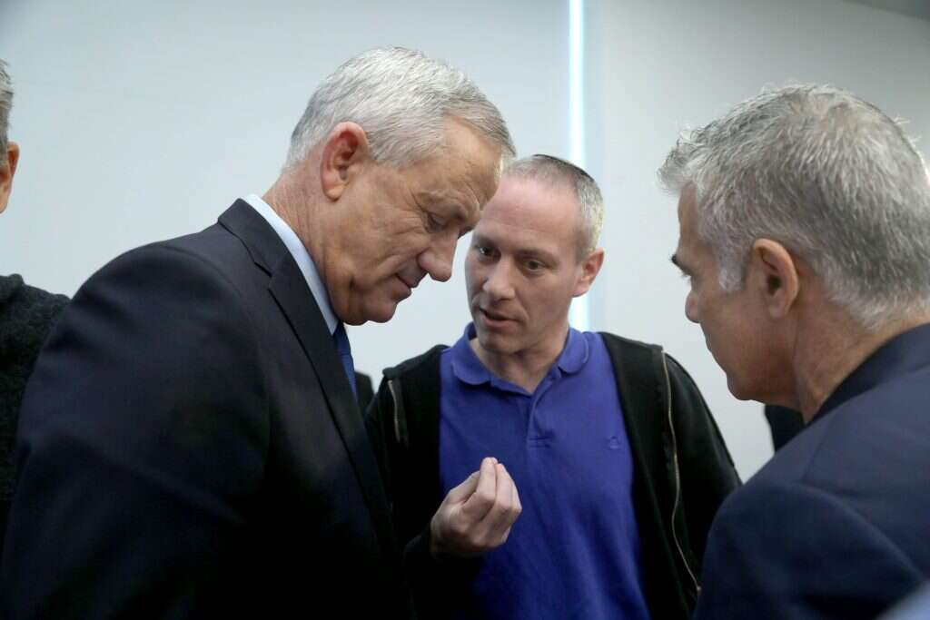 "לא מאמין שיהיה חיבור עם יש עתיד". חילי טרופר עם בני גנץ ויאיר לפיד. | גדעון מרקוביץ