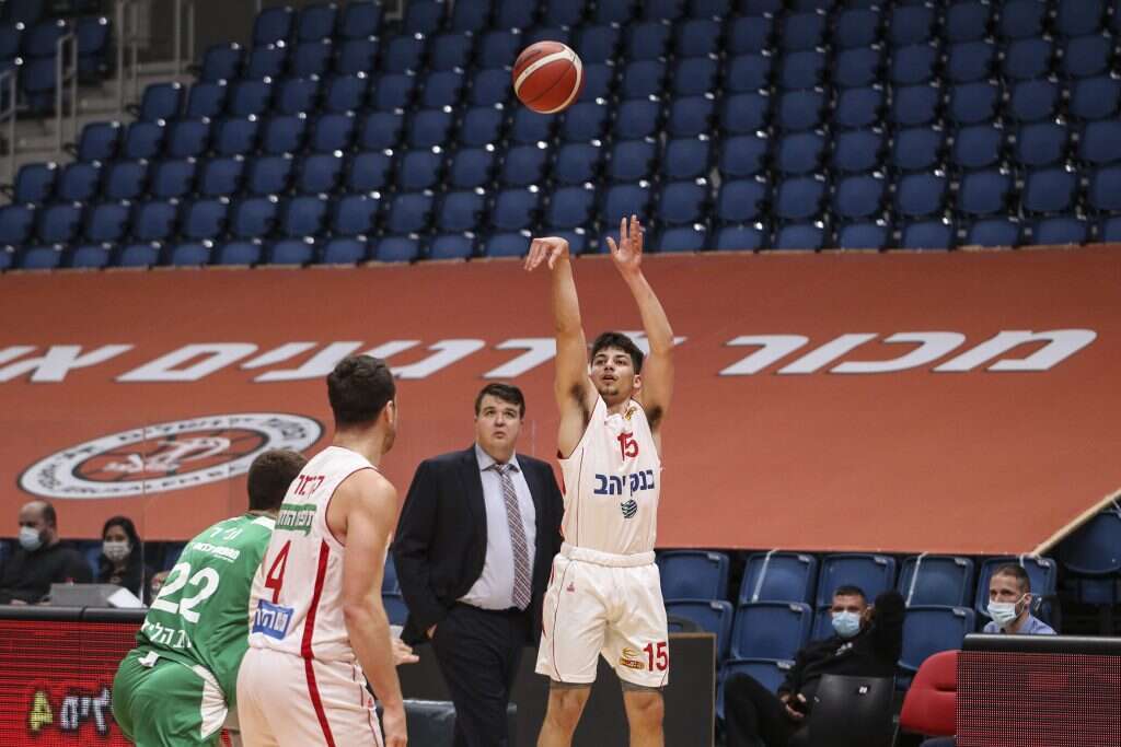 נקודות ראשונות בקבוצת הבוגרים. שניידרמן בפעולה. | גלעד תדהר