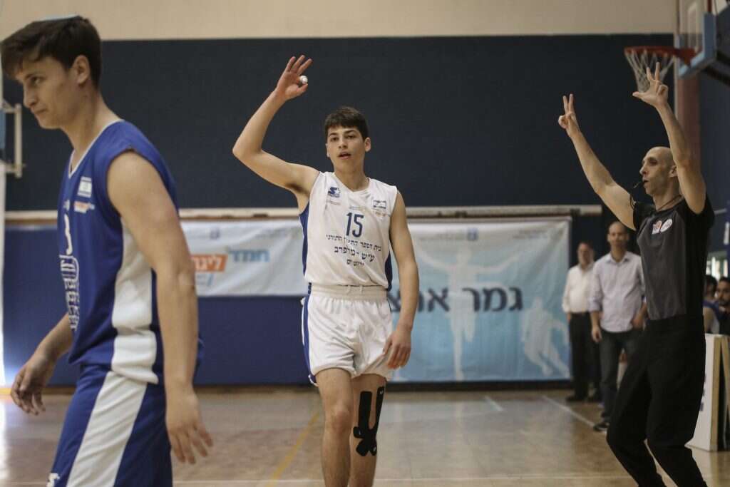 אלוף החמ"ד. שניידרמן בנבחרת של הימלפרב. | גלעד תדהר