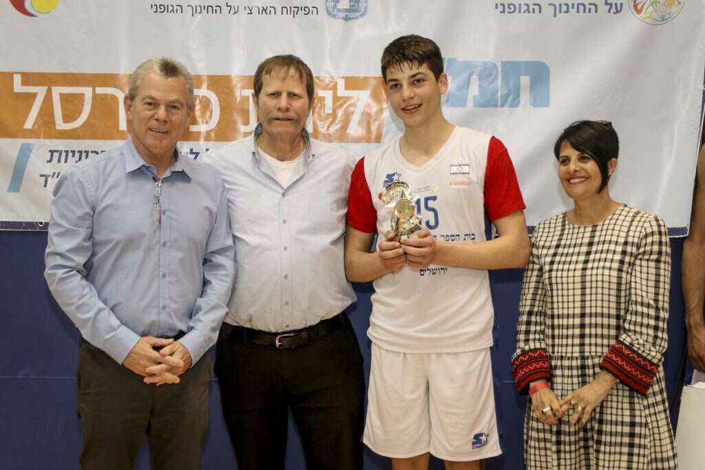 עם פרס השחקן המצטיין בגמר ליגת החמ"ד ב– 2019. | גלעד תדהר