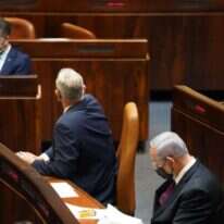 בנימין נתניהו ובני גנץ בהצבעה על פיזור הכנסת. | דוברות הכנסת - דני שם טוב