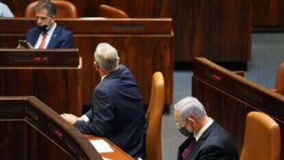 בנימין נתניהו ובני גנץ בהצבעה על פיזור הכנסת. | דוברות הכנסת - דני שם טוב