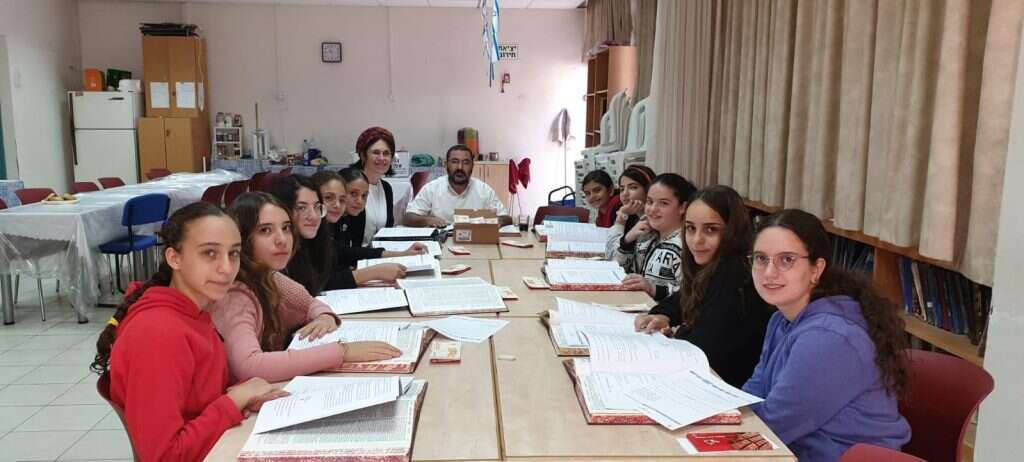 ללמוד כי אנחנו רוצות. סיירת הגמרא באולפנת אמי"ת אוריה. | אמי"ת אוריה