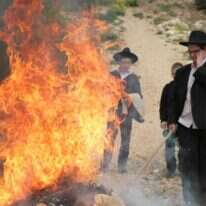 ביעור חמץ. | שאטרסטוק