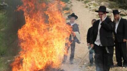 ביעור חמץ. | שאטרסטוק