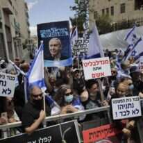 הפגנת תומכי נתניהו מול בית המשפט המחוזי בירושלים, מאי 2020. | AP