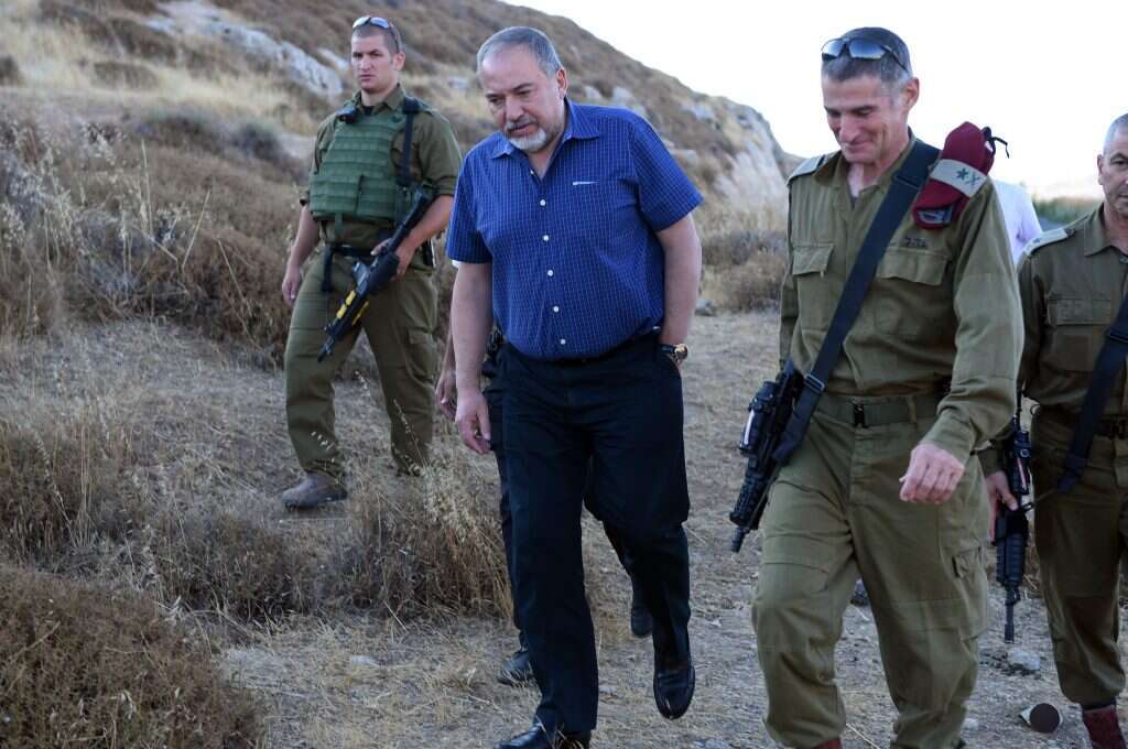 מעטים מודעים לתפקידים שמילא. גולן כסגן הרמטכ"ל מסייר עם שר הביטחון דאז ליברמן. | דנה שרגא, משרד הביטחון מעטים מודעים לתפקידים שמילא. גולן כסגן הרמטכ"ל מסייר עם שר הביטחון דאז ליברמן. | דנה שרגא, משרד הביטחון