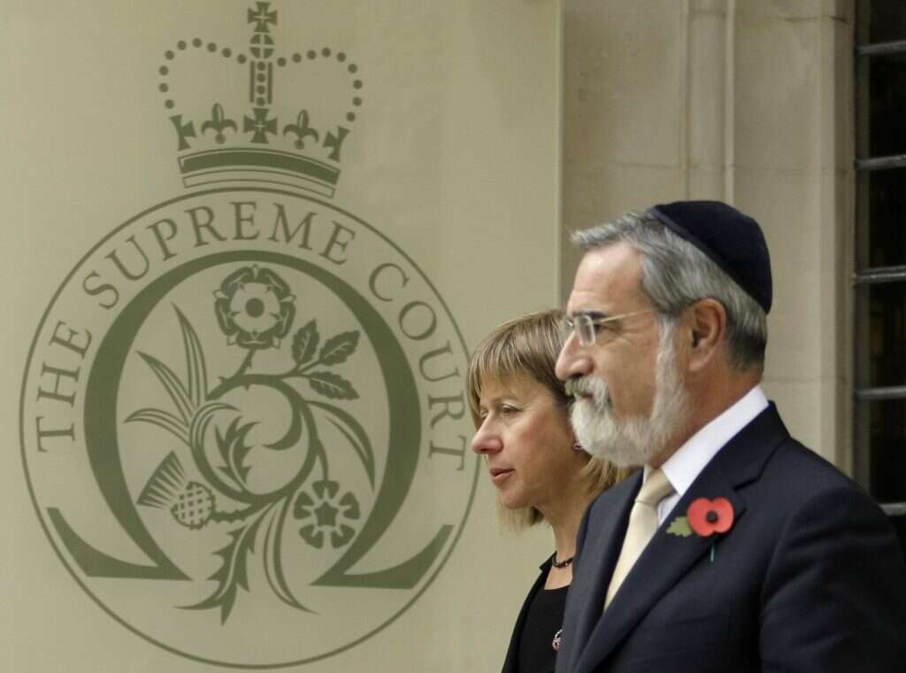 הרב זקס ואשתו איליין. | AP