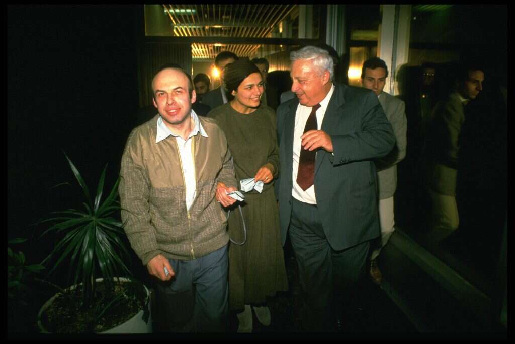 נחשב לכוכב גדול. נתן שרנסקי מגיע ארצה, 1986. | נתי הרניק, לע"מ נחשב לכוכב גדול. נתן שרנסקי מגיע ארצה, 1986. | נתי הרניק, לע"מ