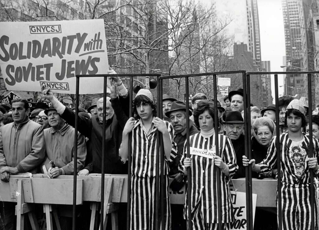 "הרוסים נפלו בפח שטמנו לנו". הפגנה למען אסירי ציון בארצות הברית, 1975. | גטי אימג'ס "הרוסים נפלו בפח שטמנו לנו". הפגנה למען אסירי ציון בארצות הברית, 1975. | גטי אימג'ס
