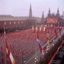 שלילת כל קשר למורשת היהודית. מצעד סובייטי בכיכר האדומה, שנות השבעים. | גטי אימג'ס