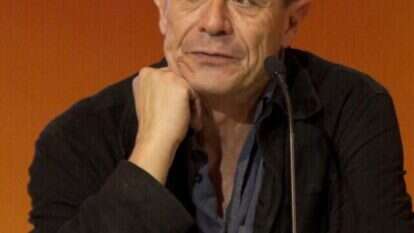 משבר נפשי עמוק הביא אותו אל חיק האמונה הקתולית. עמנואל קארר. | EPA משבר נפשי עמוק הביא אותו אל חיק האמונה הקתולית. עמנואל קארר. | EPA