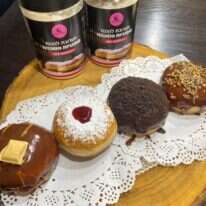 סופגניות מתערובת להכנת סופגניות של מלכת הג'לי. | יחצ